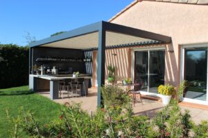 Pergola-bioclimatique-a-lames-orientables