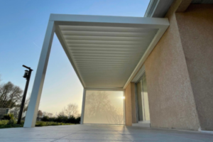 Pergola-bioclimatique-blanche-Toulouse-DJ-Stores
