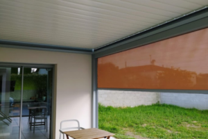Pergola-bioclimatique-grise-coublanc-DJ-Stores-4