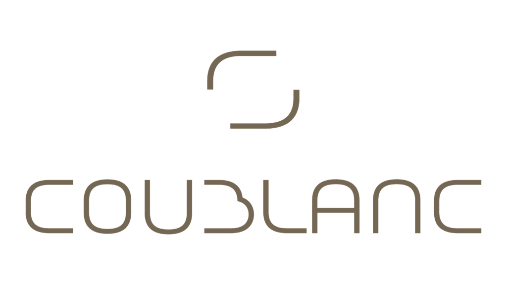 Logo abstrait marron stylisé avec le texte COUBLANC et une barre verticale.